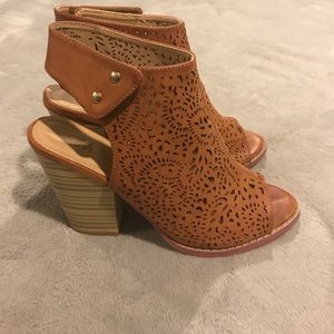 Chelsea Moreland Kirra Open Toe Heeled Sandal