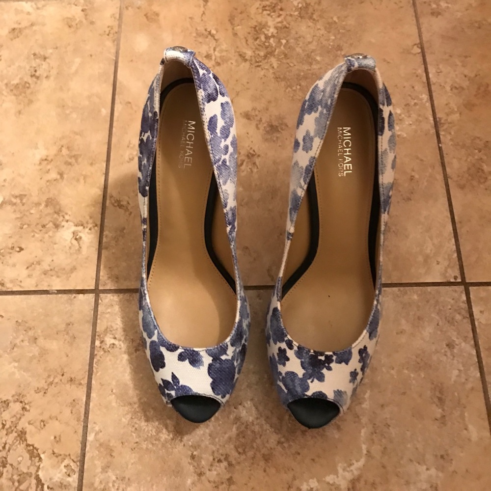 Michael Kors, blue & white floral heels. 8.5