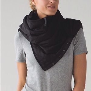lululemon black quilted convertible vinyasa scarf