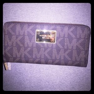 Michael Kors Jet Set zip around continental wallet