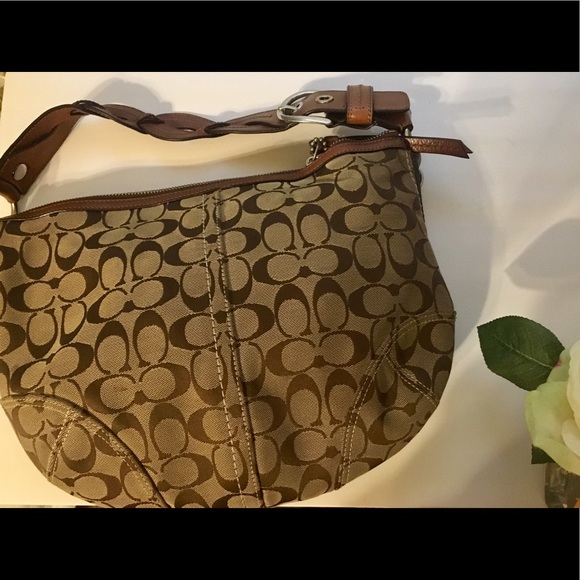 Coach shoulder bag color tan - Picture 1 of 3