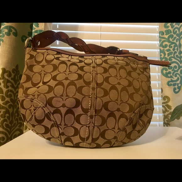 Coach shoulder bag color tan - Picture 2 of 3