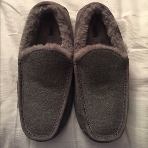 UGG Men's slippers, size 11