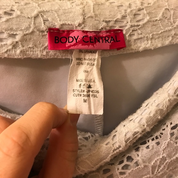 White lace shorts - Picture 2 of 3