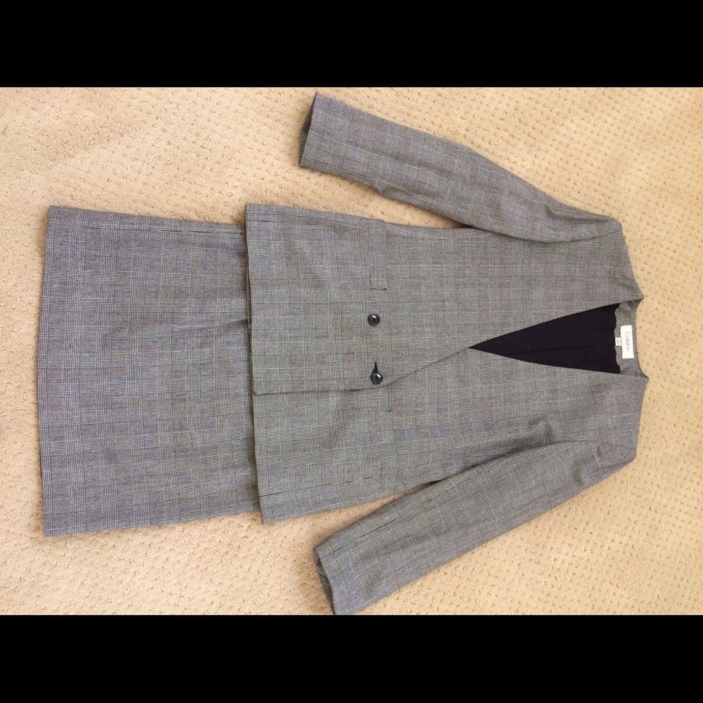 Skirt and Jacket Suit in Women