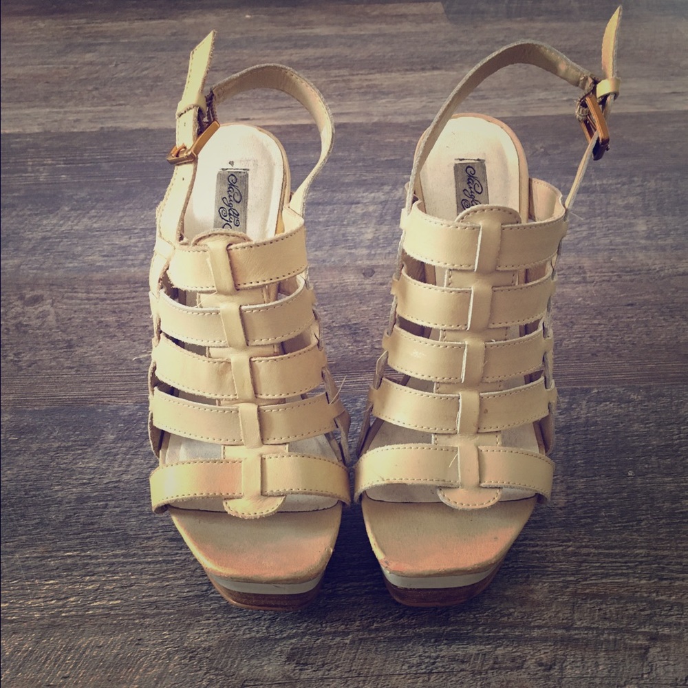 Screaming Monkey Nude Strappy heels