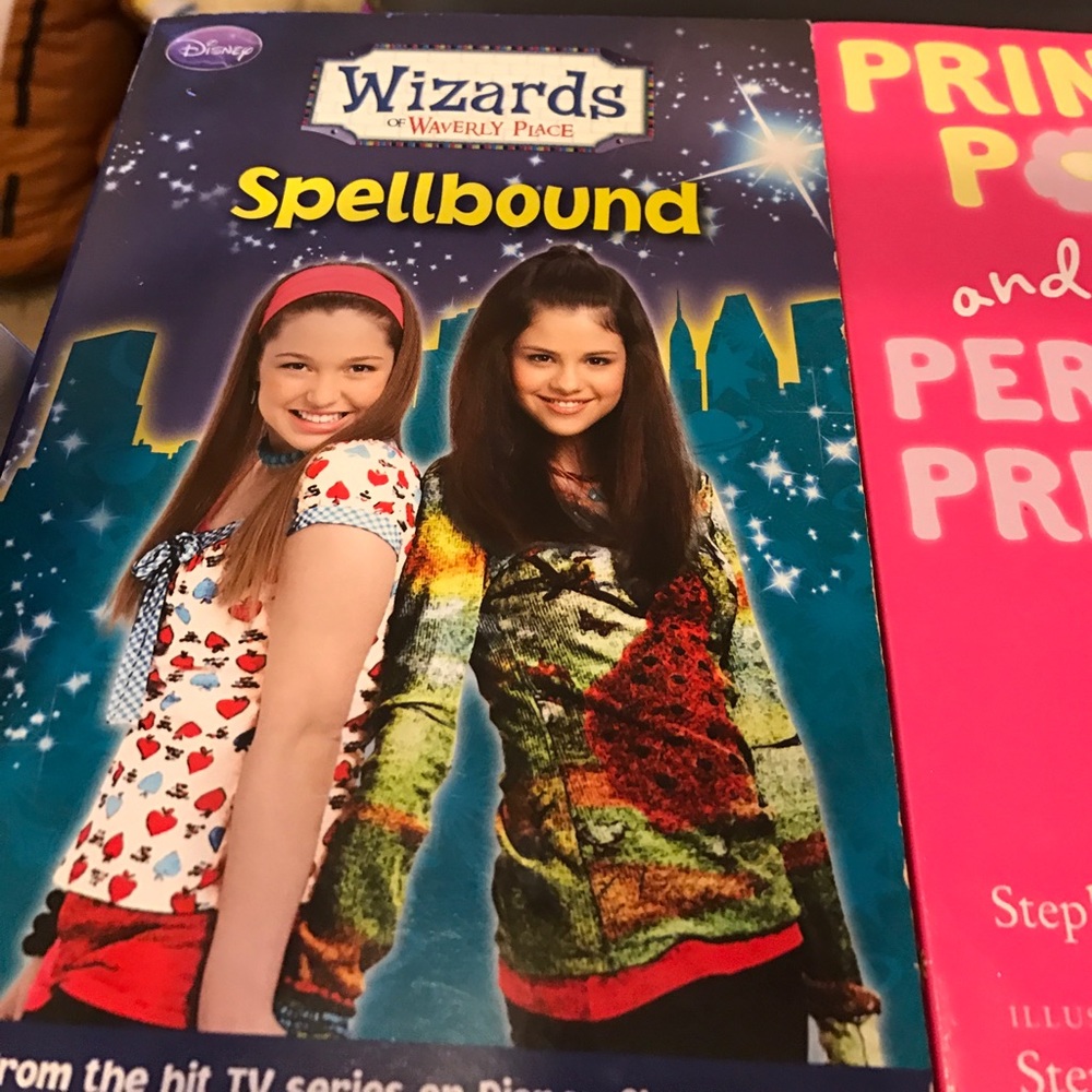 Books! 📚 - Picture 5 of 8