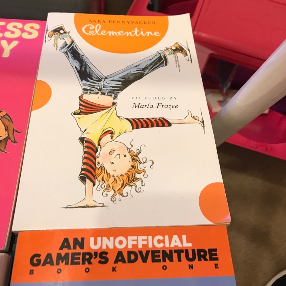 Books! 📚 - Picture 7 of 8