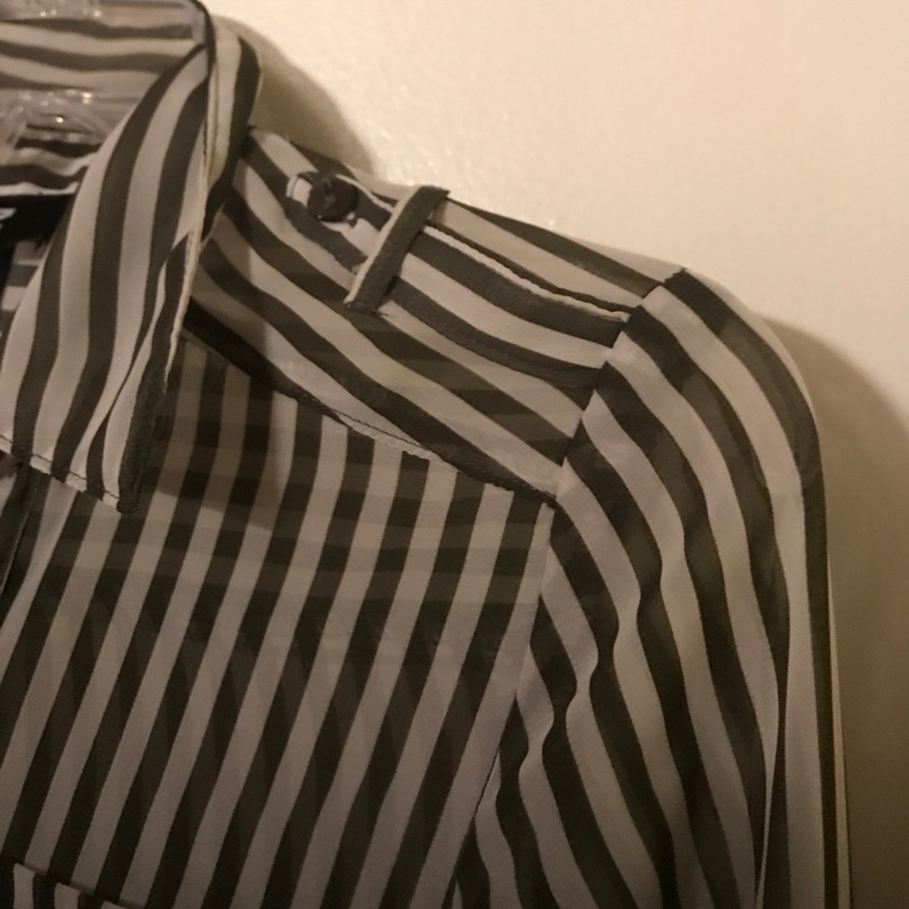 Sheer button down blouse - Picture 4 of 4