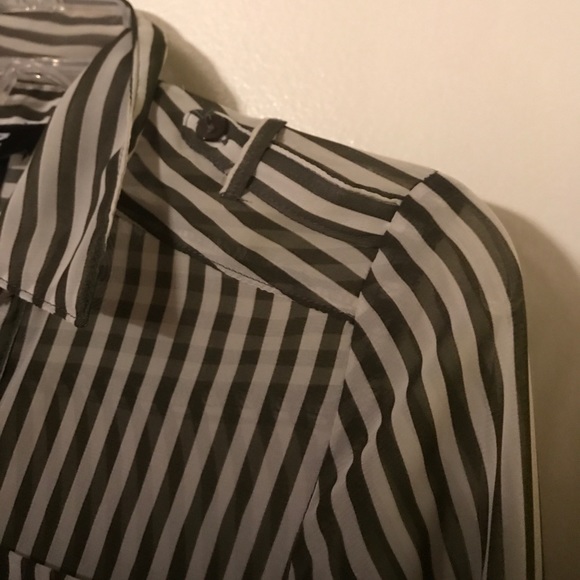 Sheer button down blouse - Picture 4 of 4