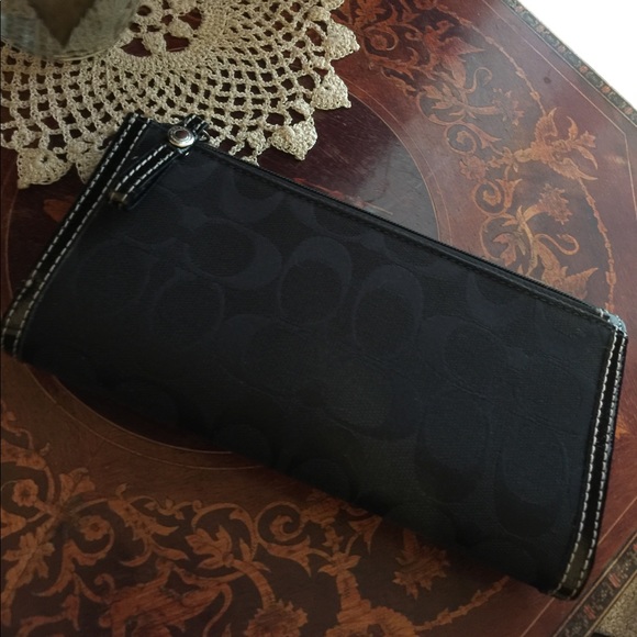 SOLD Coach Wallet - Classic Jacquard Monogram - Picture 4 of 4