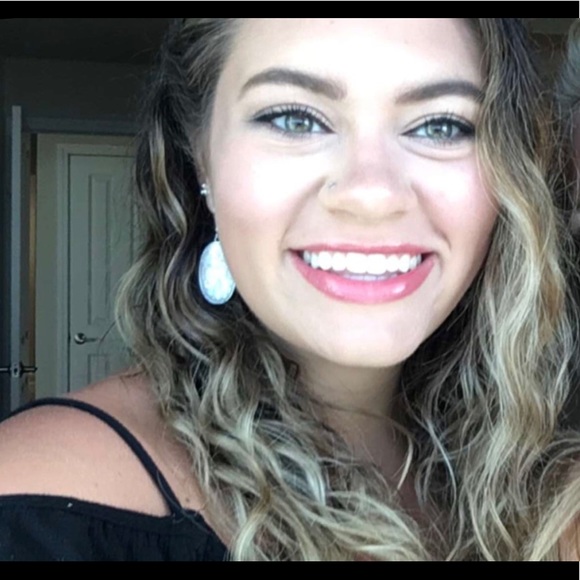 Meet your Posher, Erica - Picture 1 of 1