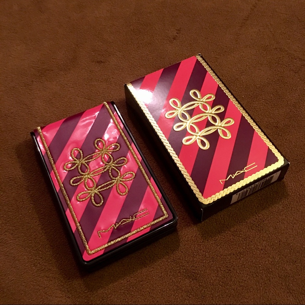 MAC Nutcracker Sweet Copper Face Compact