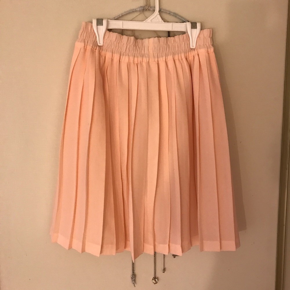 Pink pleated skirt