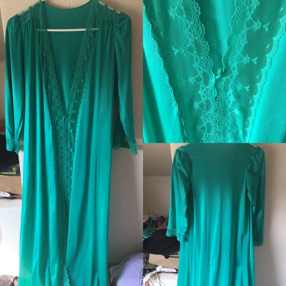 Vintage long green lingerie robe