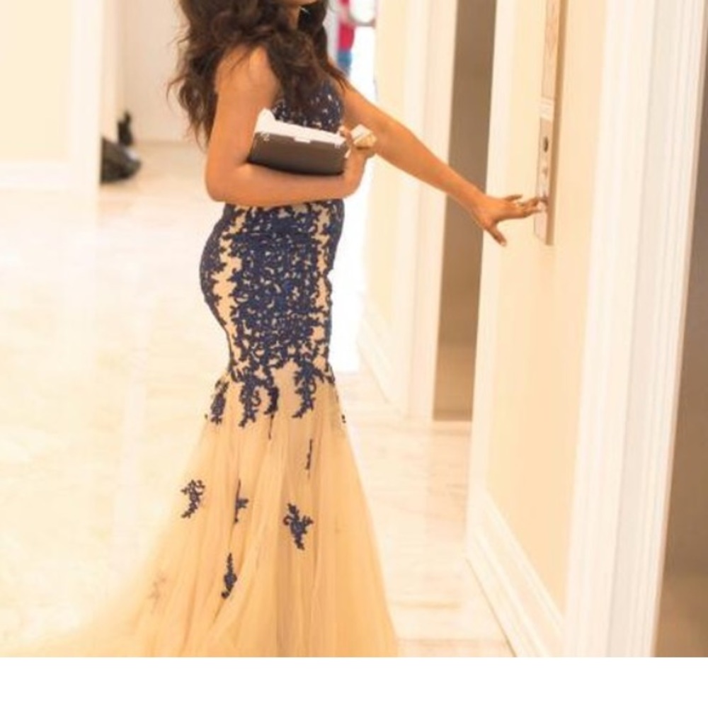 La Femme Red Carpet Elegant Lace and Tulle Dress