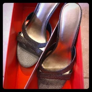 Charles David black and grey patent wedges
