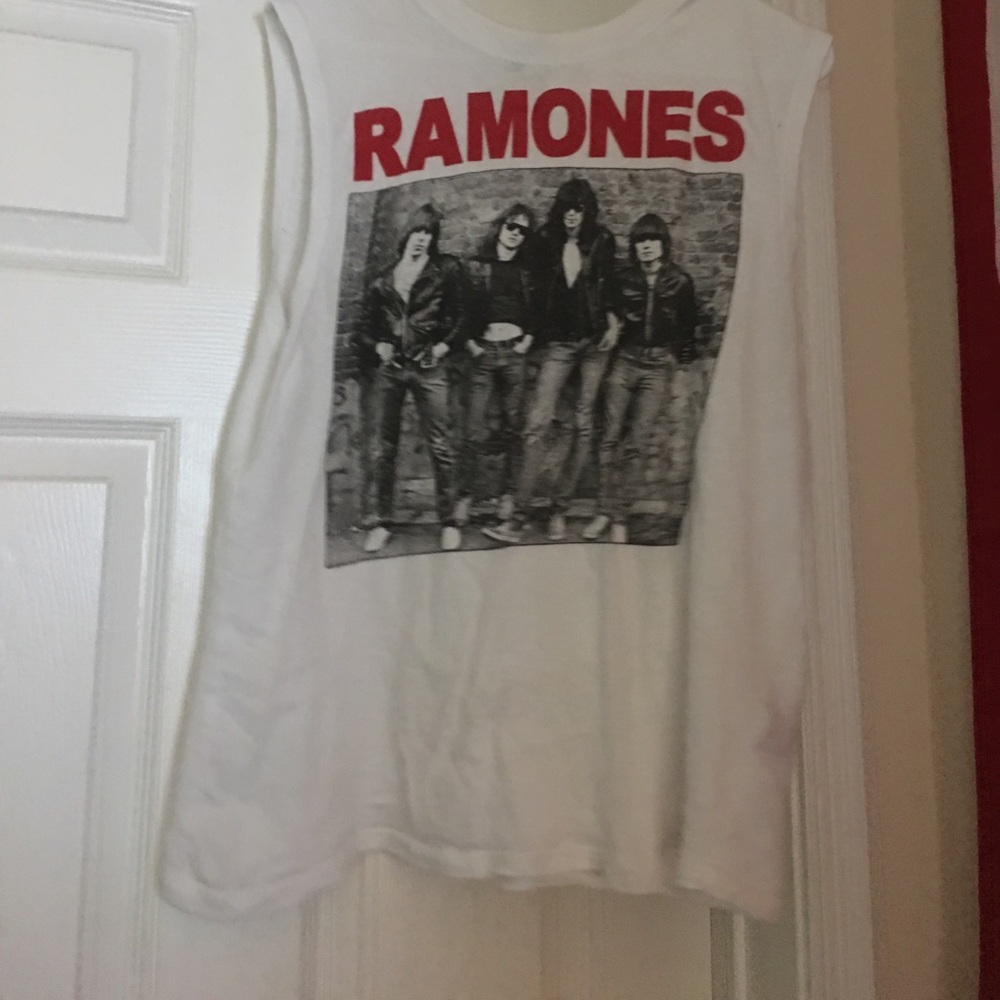 Medium band tee