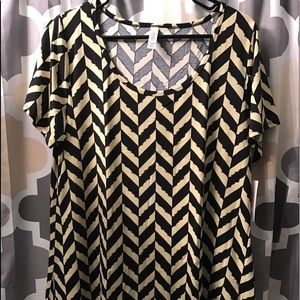 🖤 BNWT Lularoe Chevron Classic Tee 🖤