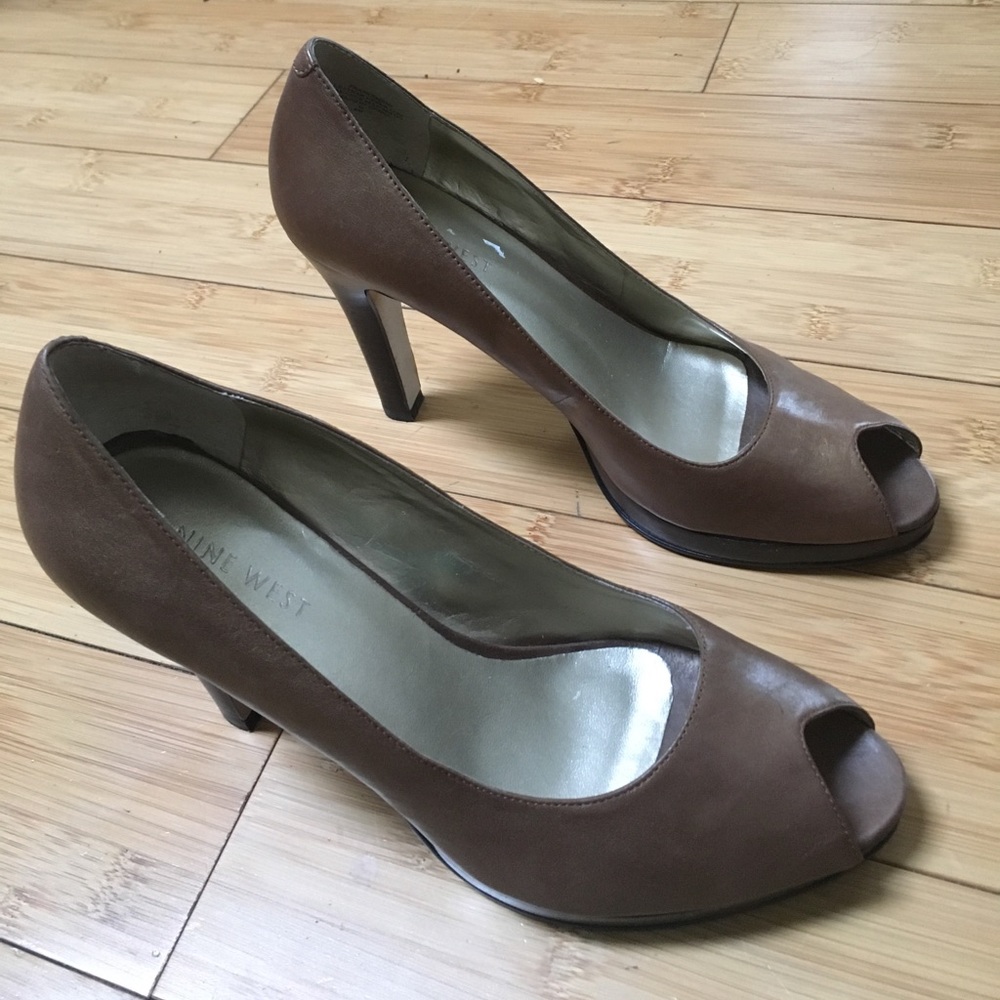 Nine West peep toe brown heels size 8 M