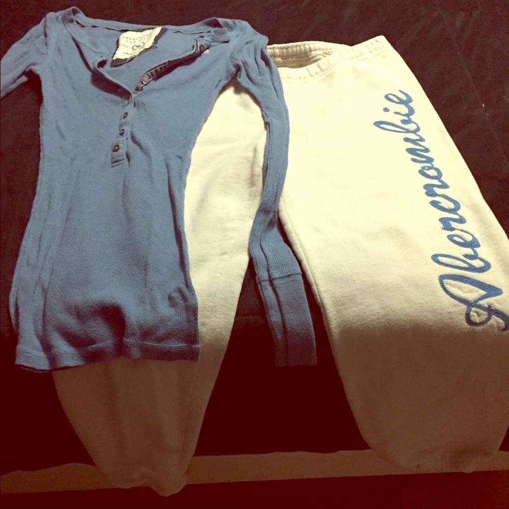 Matching Abercrombie shirt and sweatpants