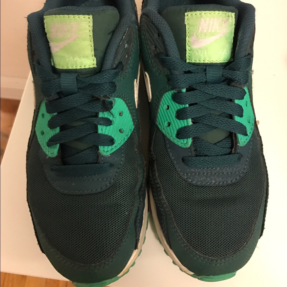 NIKE AIR MAX