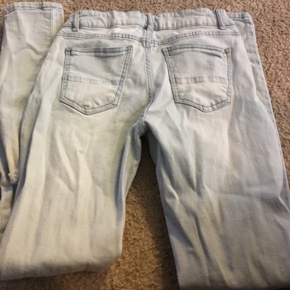 Light skinny jeans with rips - Picture 3 of 3