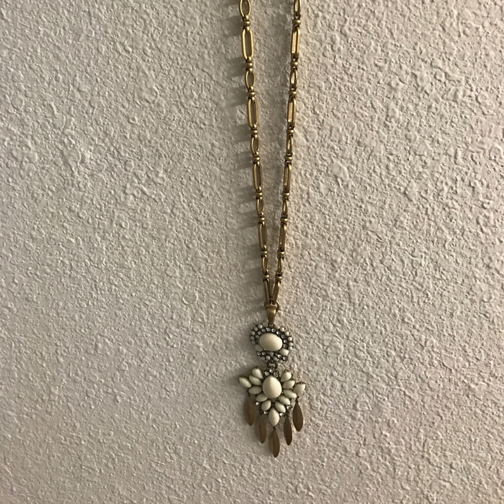 White and gold long necklace