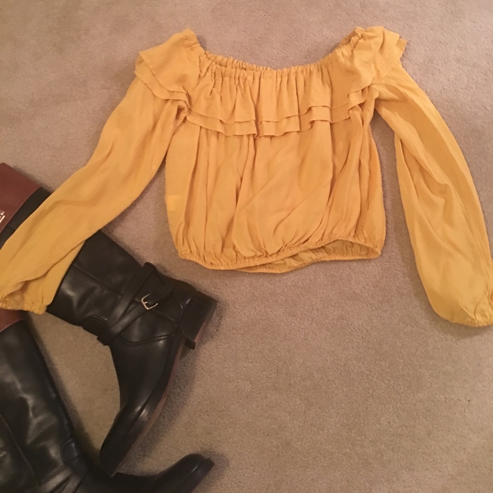 ✨New Price✨ Never worn gold top