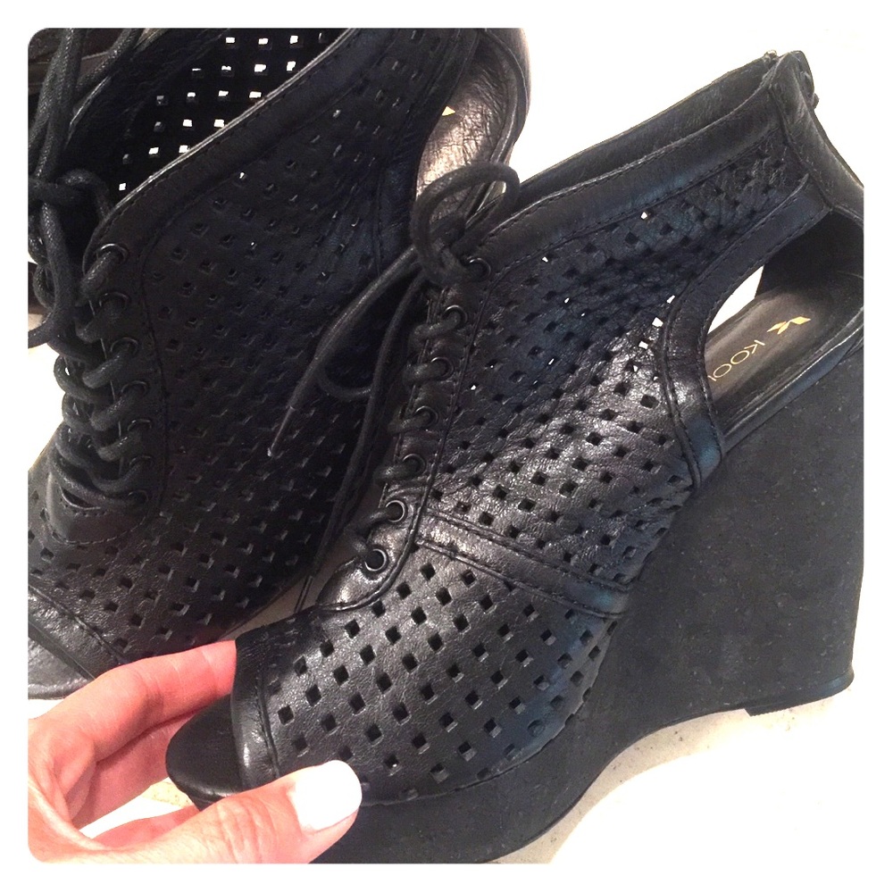 EUC Koolaburra black wedge sandals 9.5
