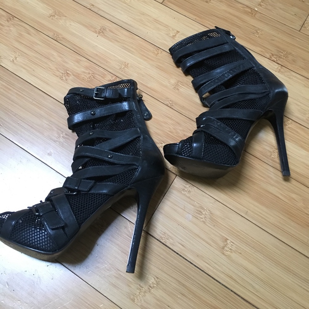 Guess cage heels 7.5 M black leather