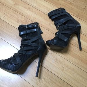 Guess cage heels 7.5 M black leather