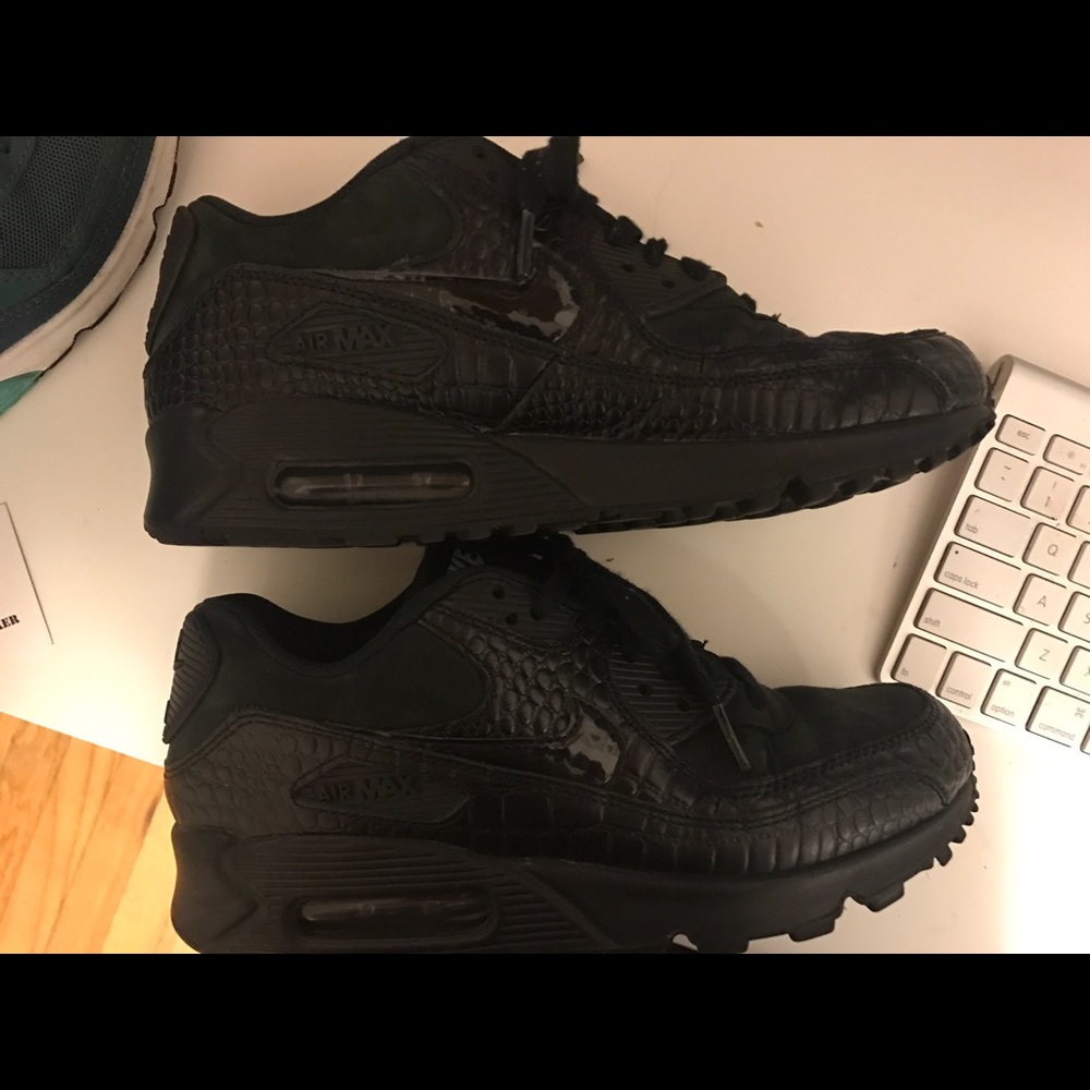 NIKE AIR MAX