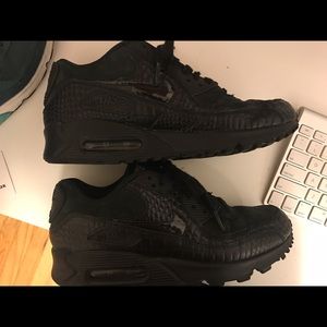 NIKE AIR MAX