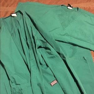 **DELETING SOON** Cherokee scrub set