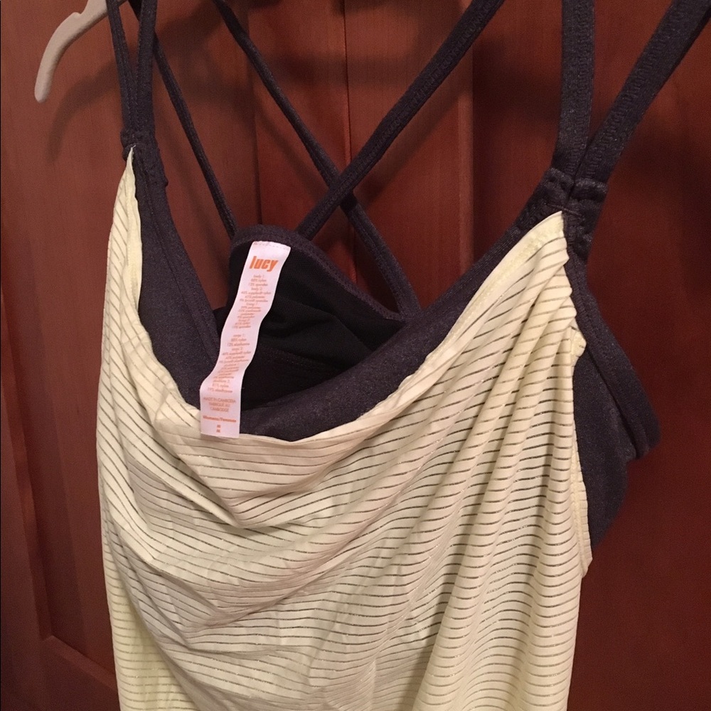 Lucy workout top with built in bra M