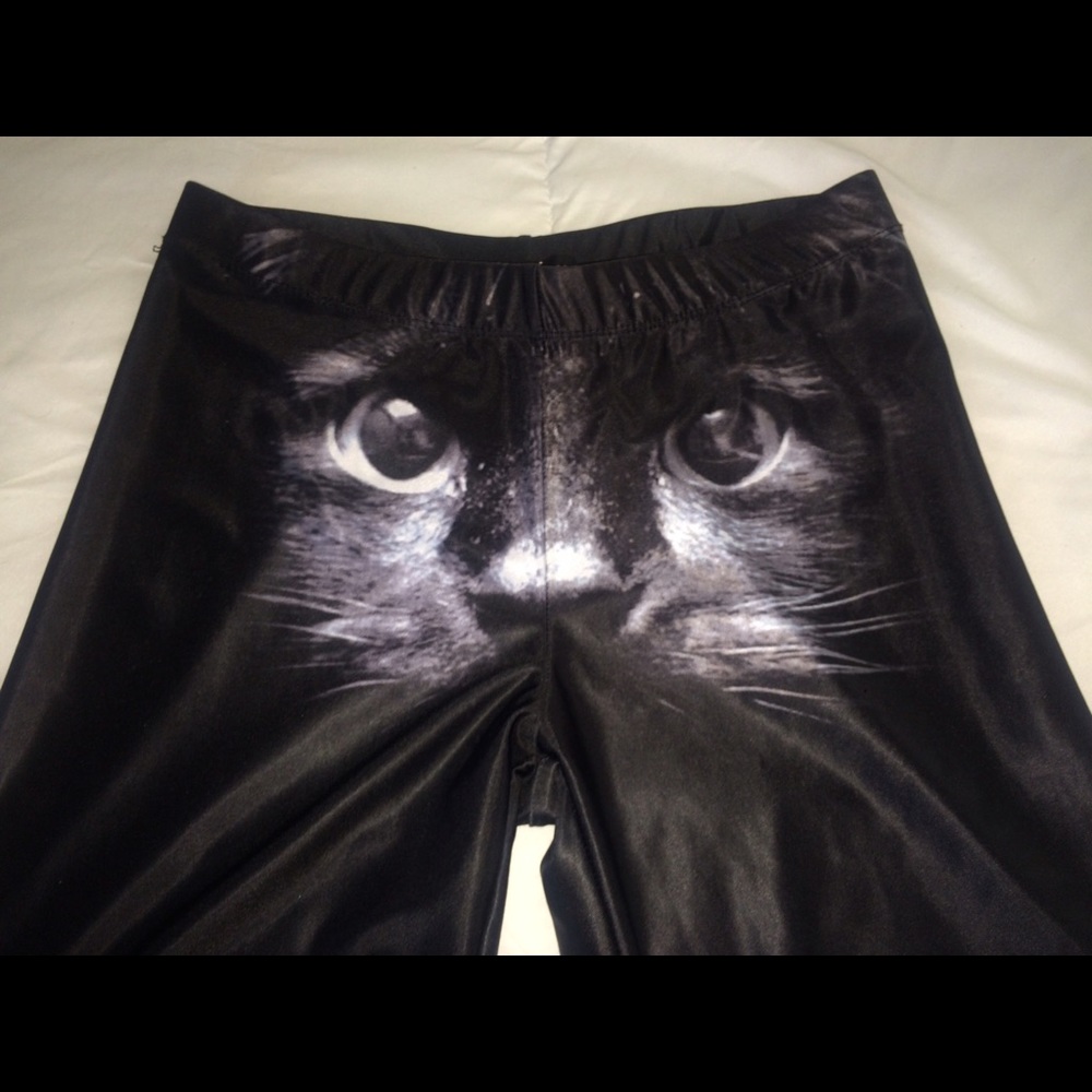 BLACK LEGGINGS WITH CAT FACE