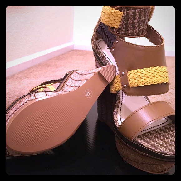 Shoes - Picture 2 of 4