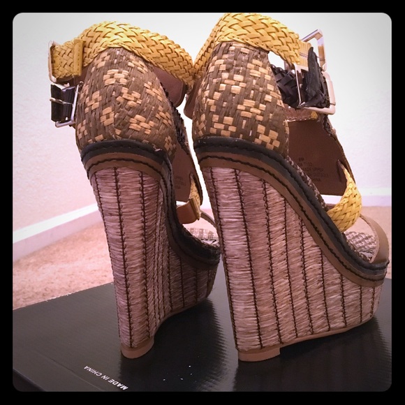 Shoes - Picture 4 of 4