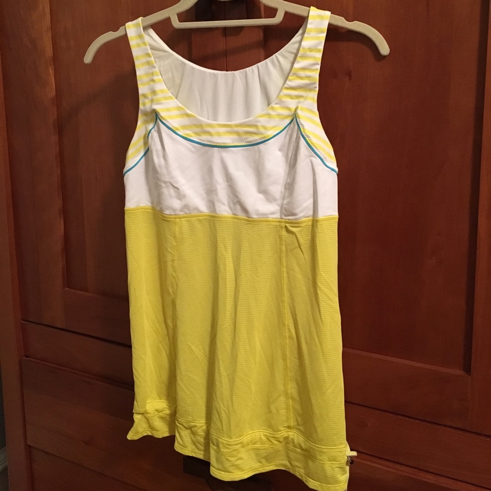 Lululemon workout top with built in bra S