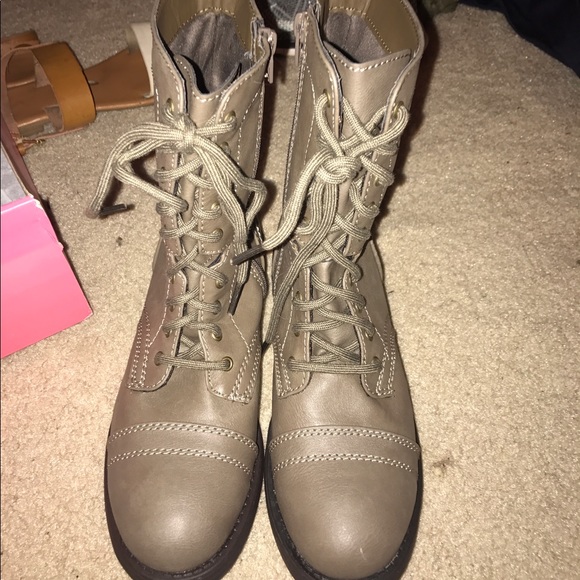 Brand new Taupe Combat boots - Picture 1 of 2
