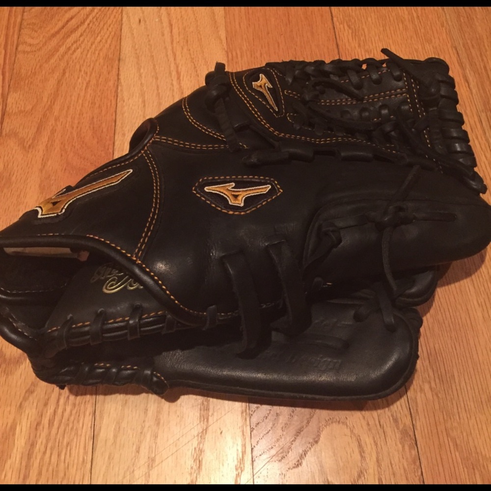 NEW - NEVER USED. Mizuno MVP Prime baseball glove