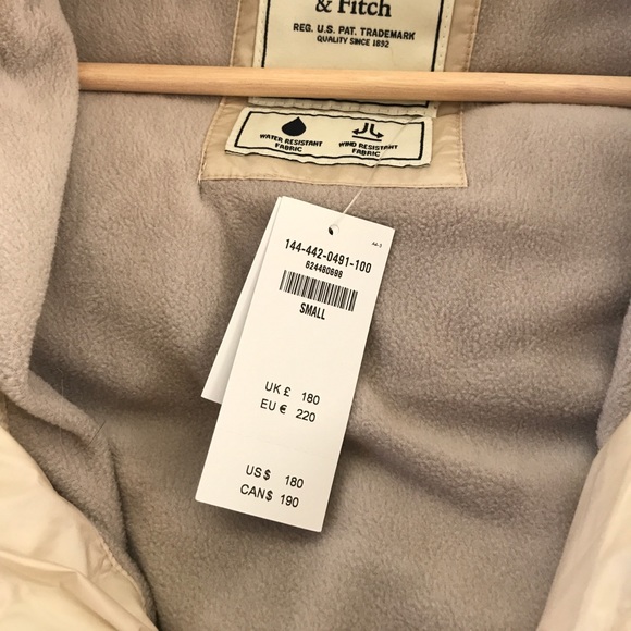 Abercrombie & Fitch Jackets & Coats - Abercrombie and Fitch Puffy cream jacket S BNWT Abercrombie & Fitch Jackets & Coats - Abercrombie and Fitch Puffy cream jacket S BNWT