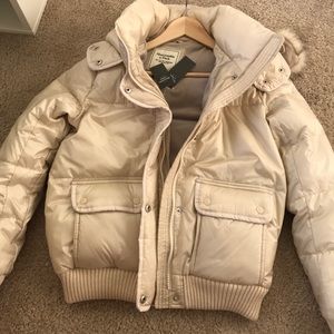 Abercrombie & Fitch Jackets & Coats - Abercrombie and Fitch Puffy cream jacket S BNWT Abercrombie & Fitch Jackets & Coats - Abercrombie and Fitch Puffy cream jacket S BNWT
