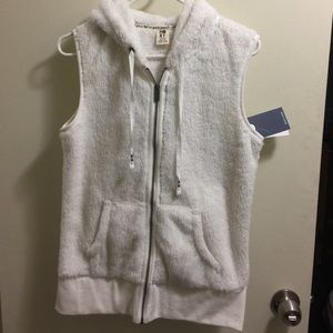 Roxy white fuzzy & cozy vest
