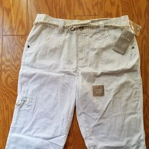 NWT cream colored capris