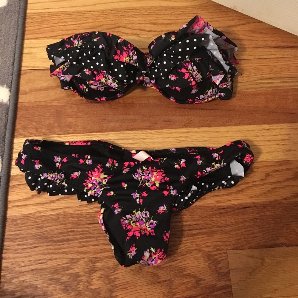 Ruffled bikini