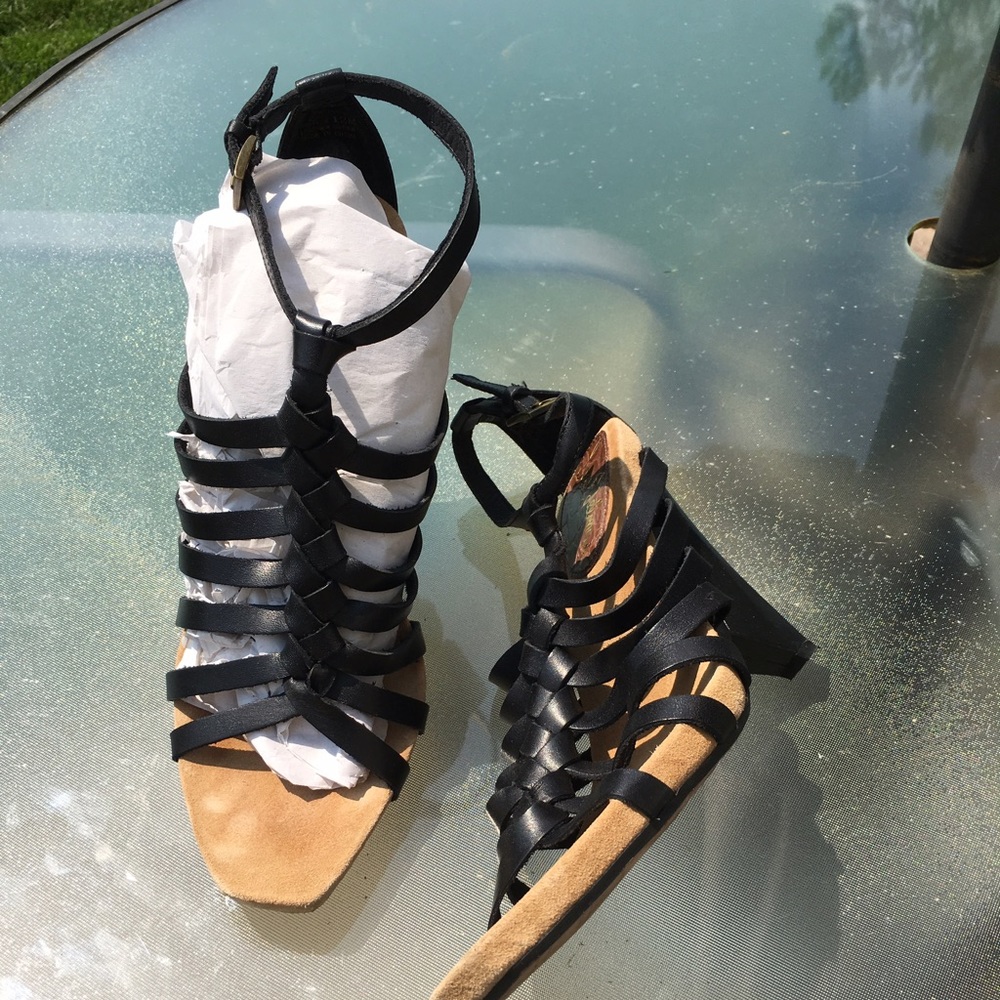Leather braided wedge they are too big for me.