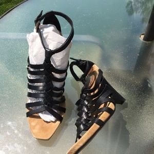 Leather braided wedge they are too big for me.