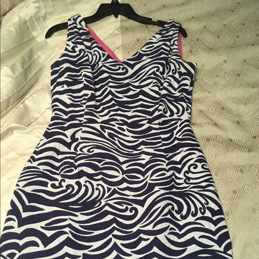 Lilly Pulitzer size 8 navy and white dress